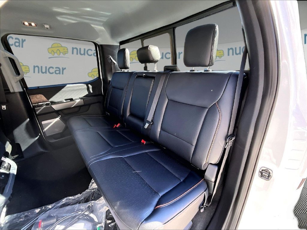 New 2027 Oxford White Ford Lariat image 11