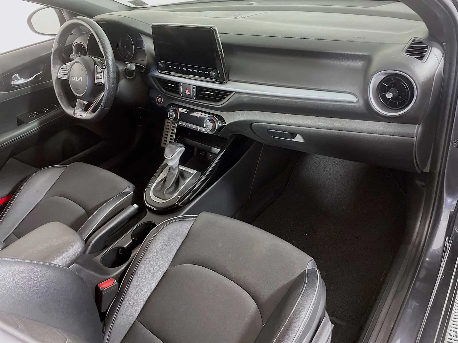 Used 2022 Gravity Gray Kia GT-Line image 25