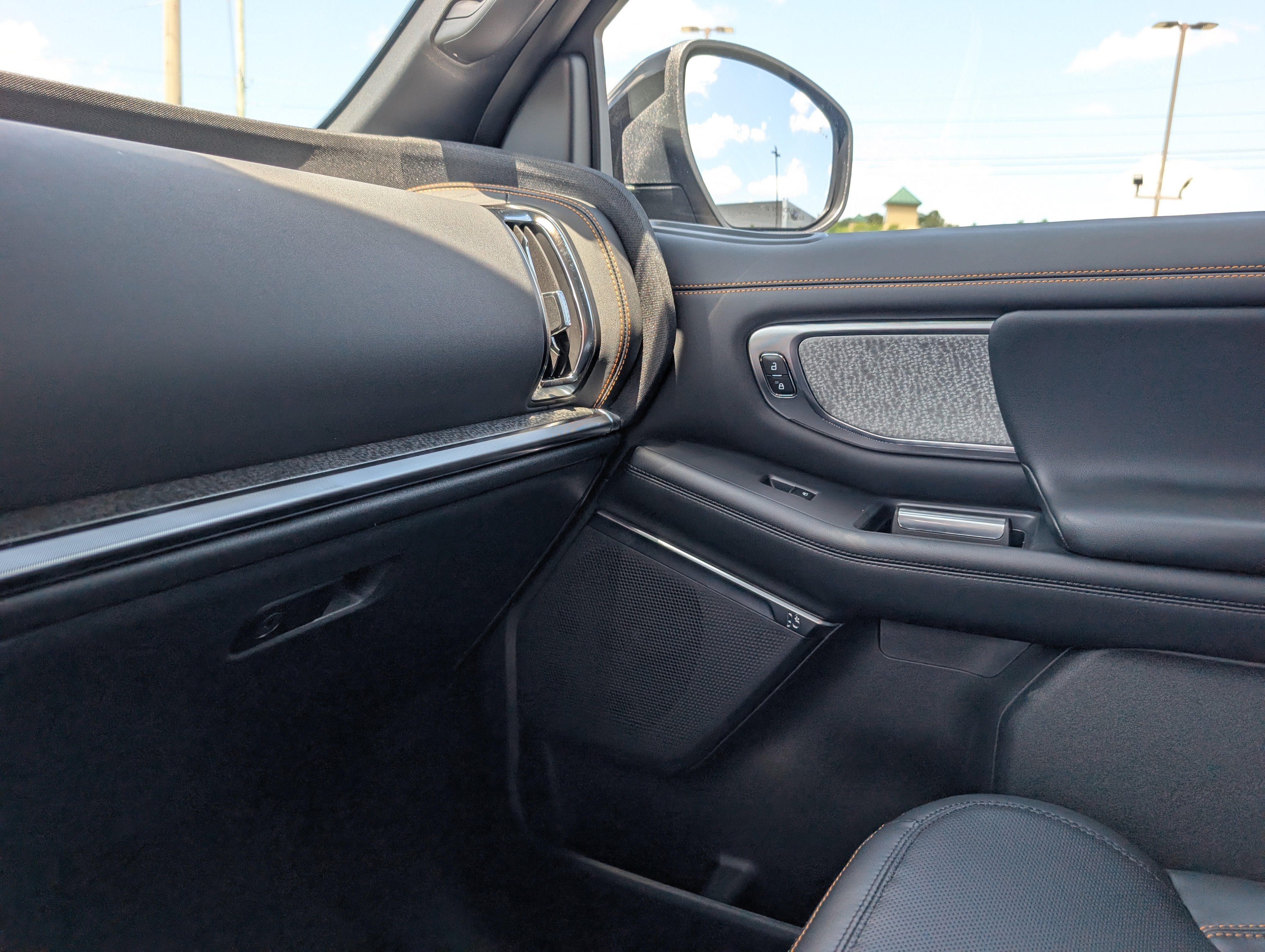 New 2027 Agate Black Metallic FORD Tremor® image 32