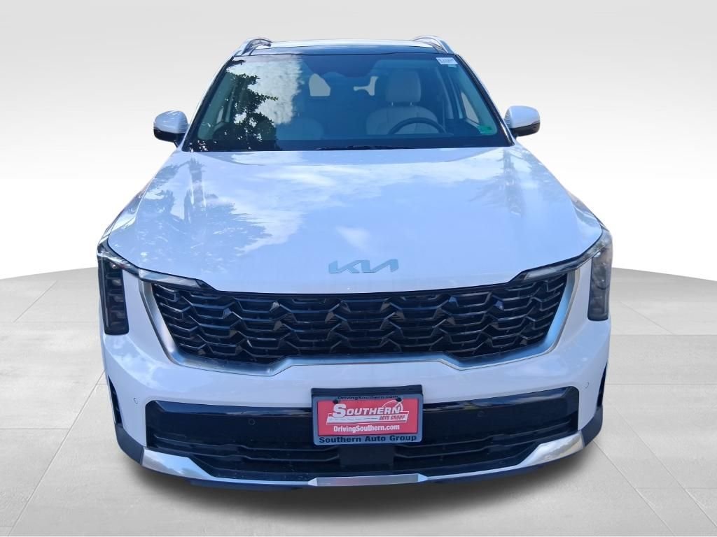 Used 2024 White Kia S image 8