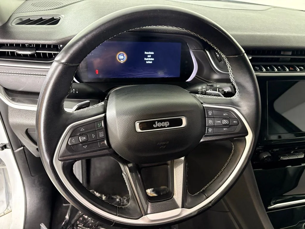 Used 2022 White Jeep Laredo image 19