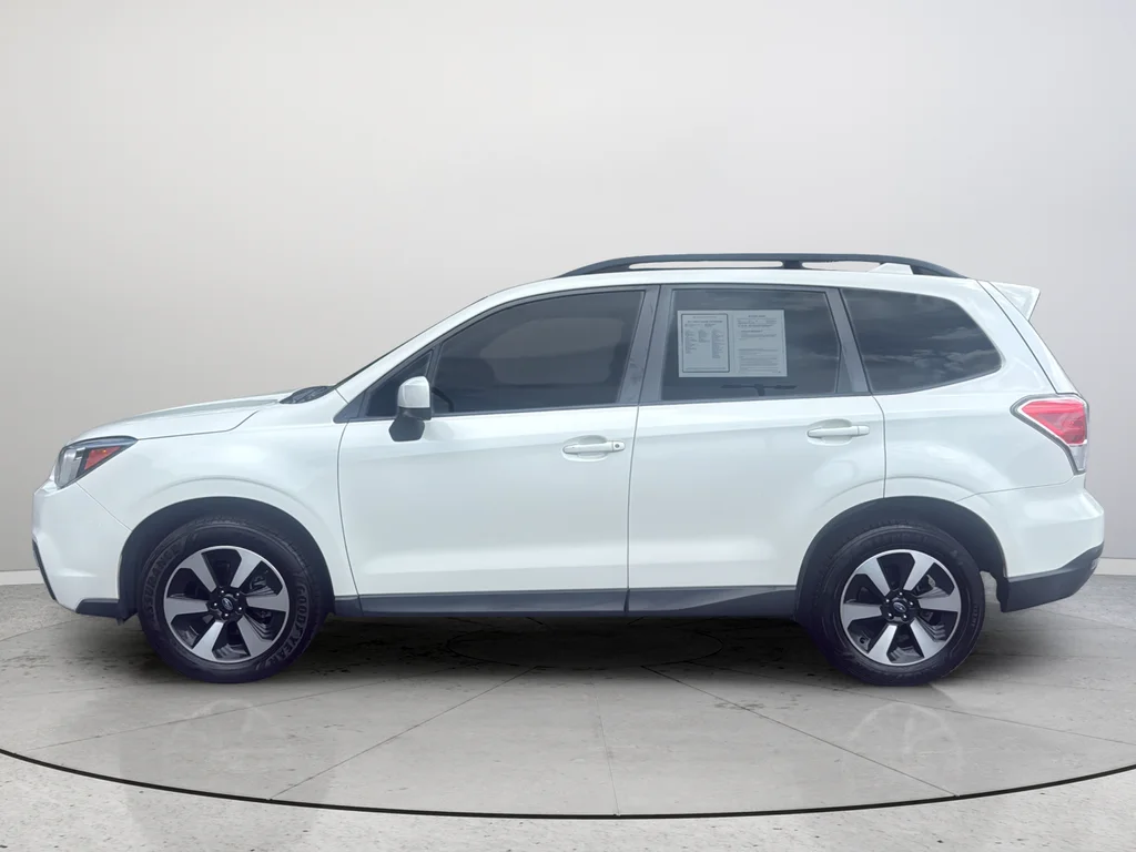 Used 2017 White Subaru 2.5i Premium image 10