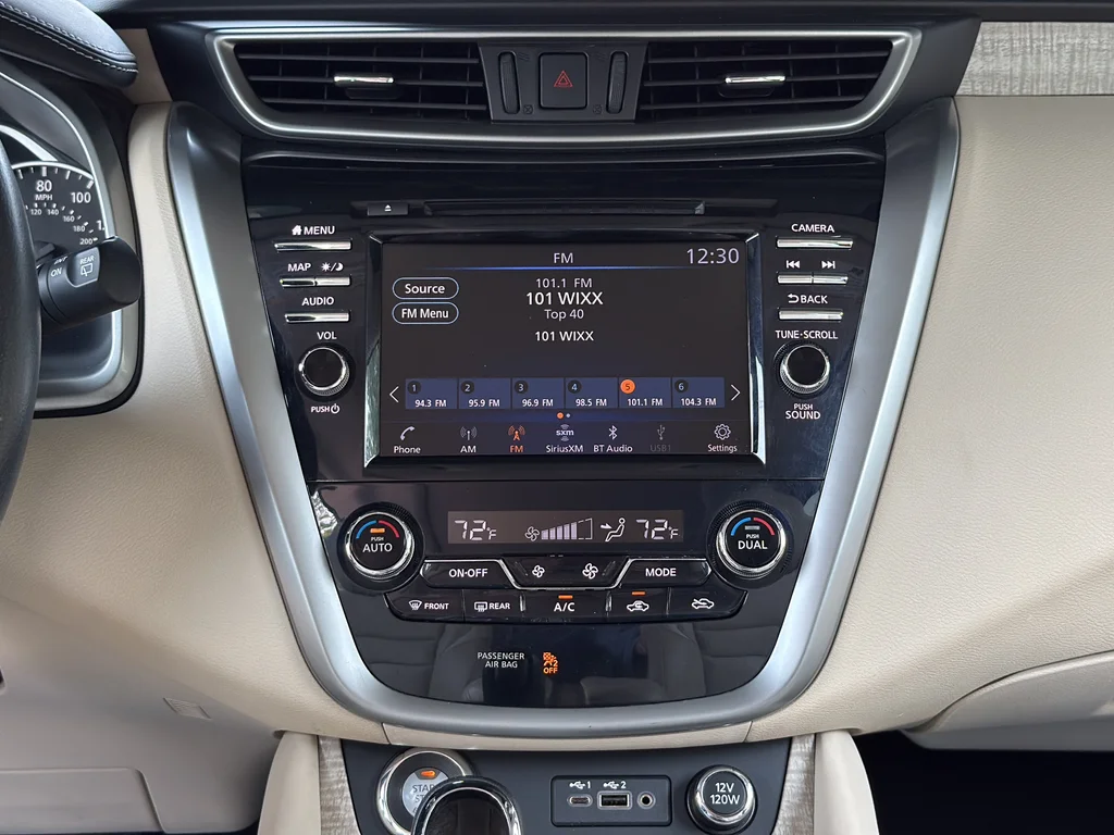 Used 2021 White Nissan SL image 18