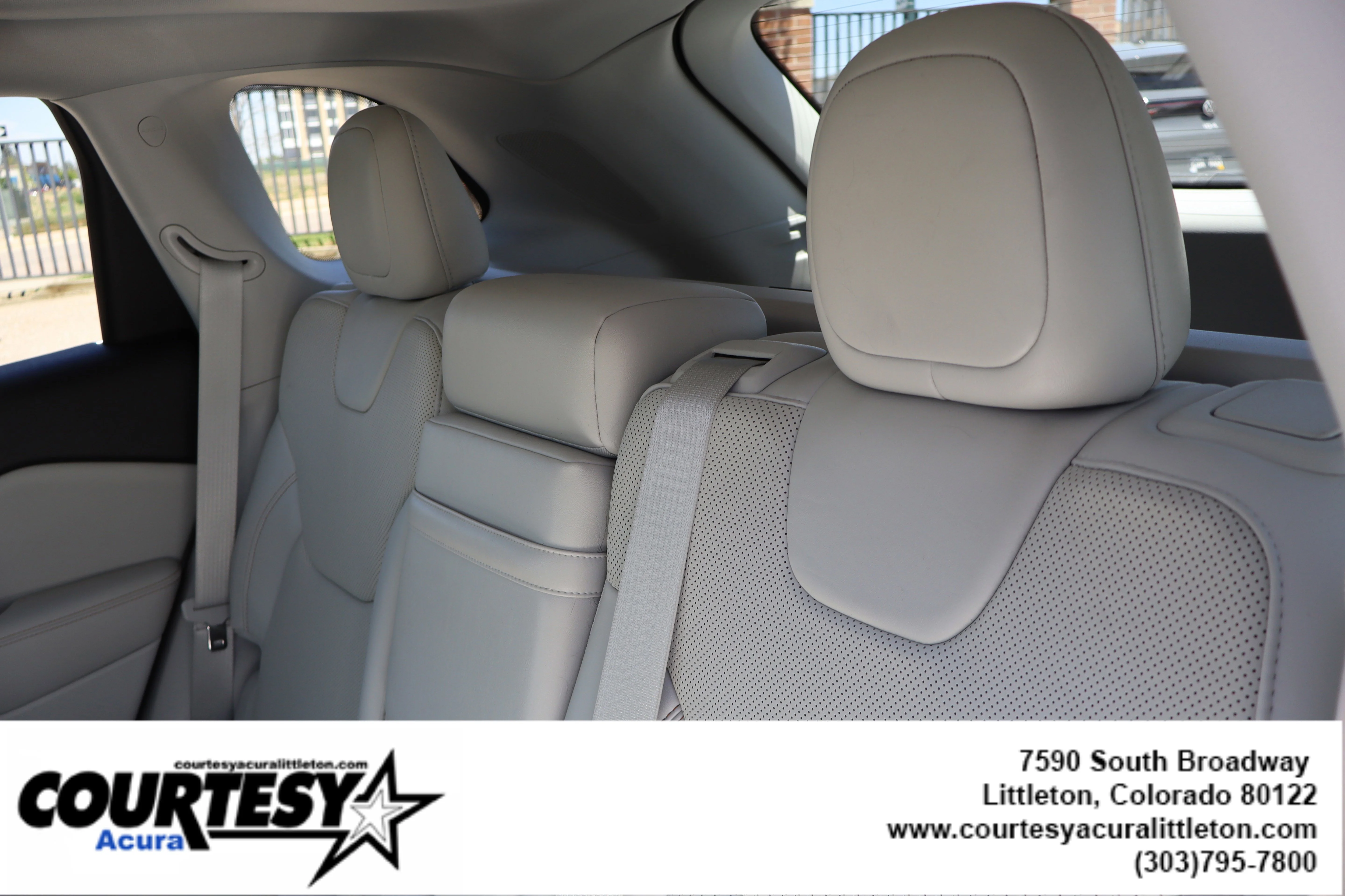 Used 2019 Olive Green Pearlcoat Jeep Limited image 26