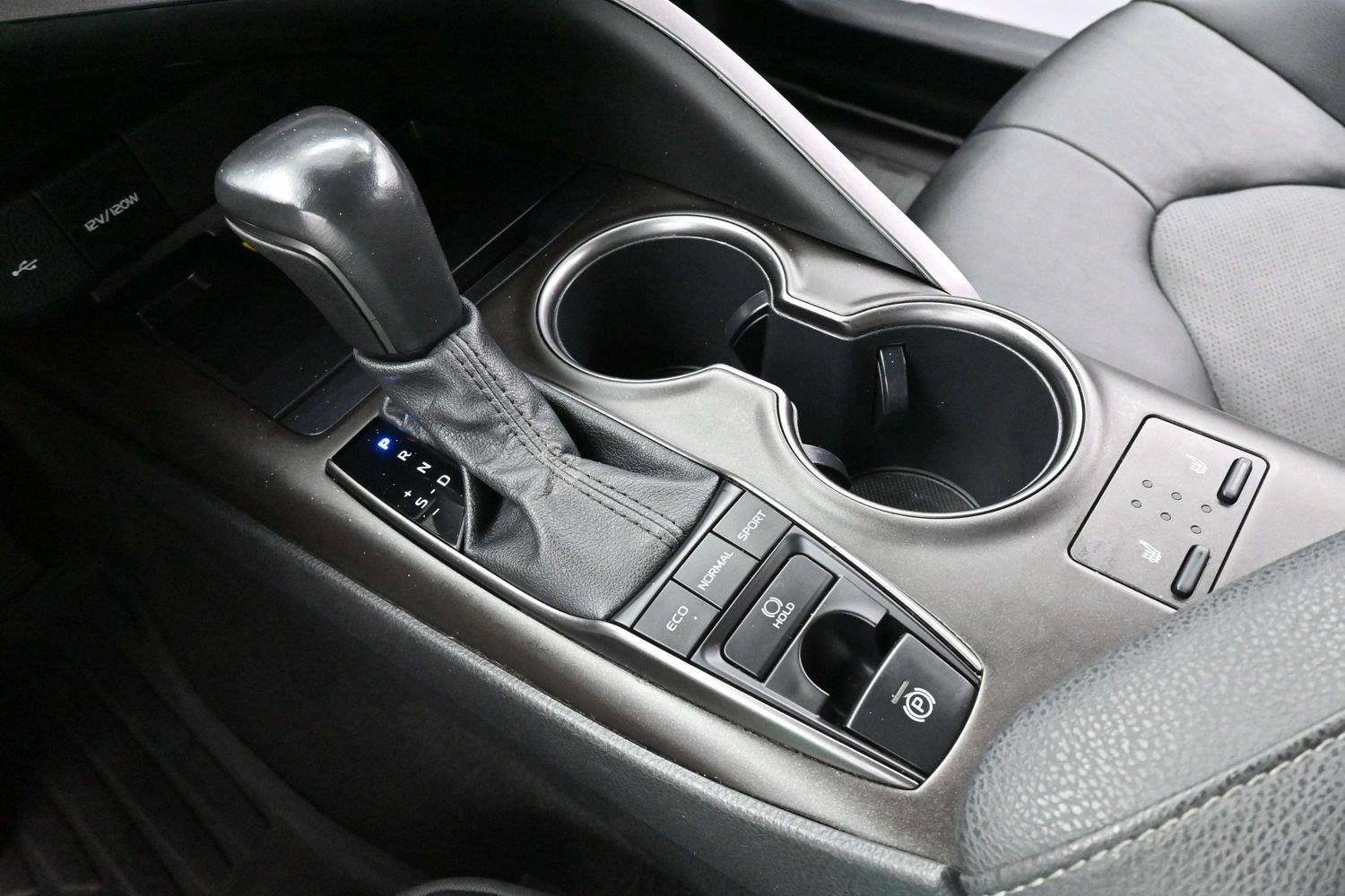 Used 2022 Wind Chill Pearl Toyota XSE image 26