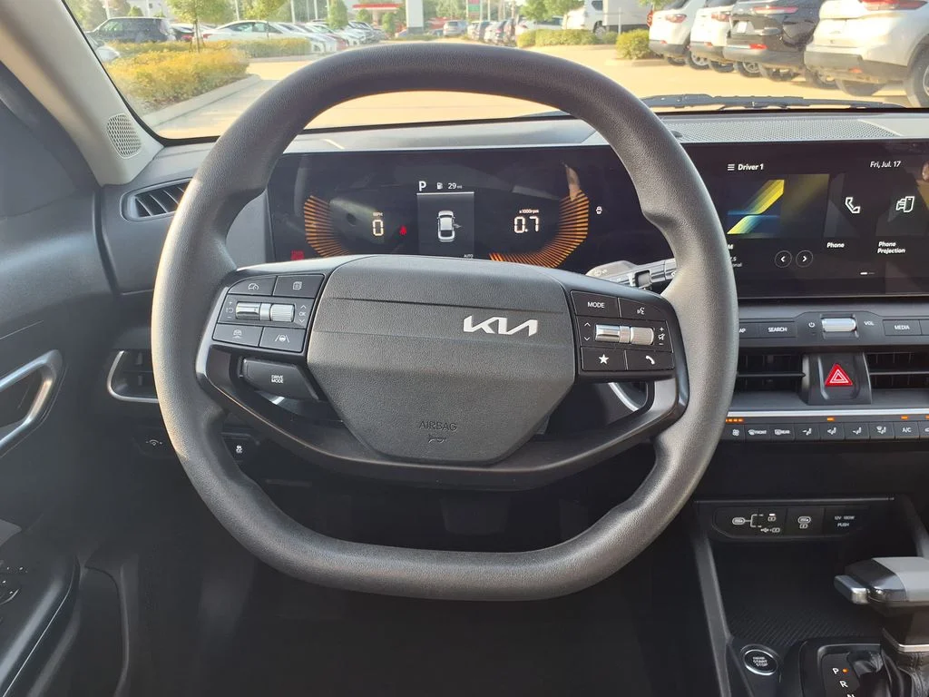 Used 2025 White Kia LXS image 33