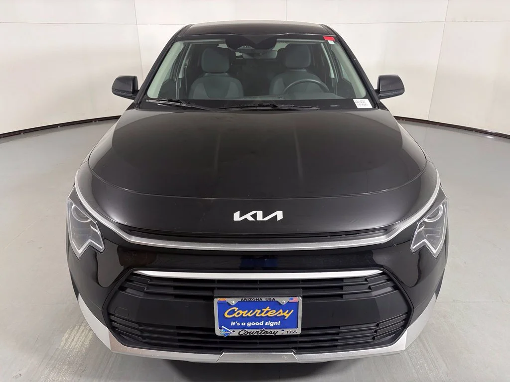 Used 2025 Black Kia LX image 3
