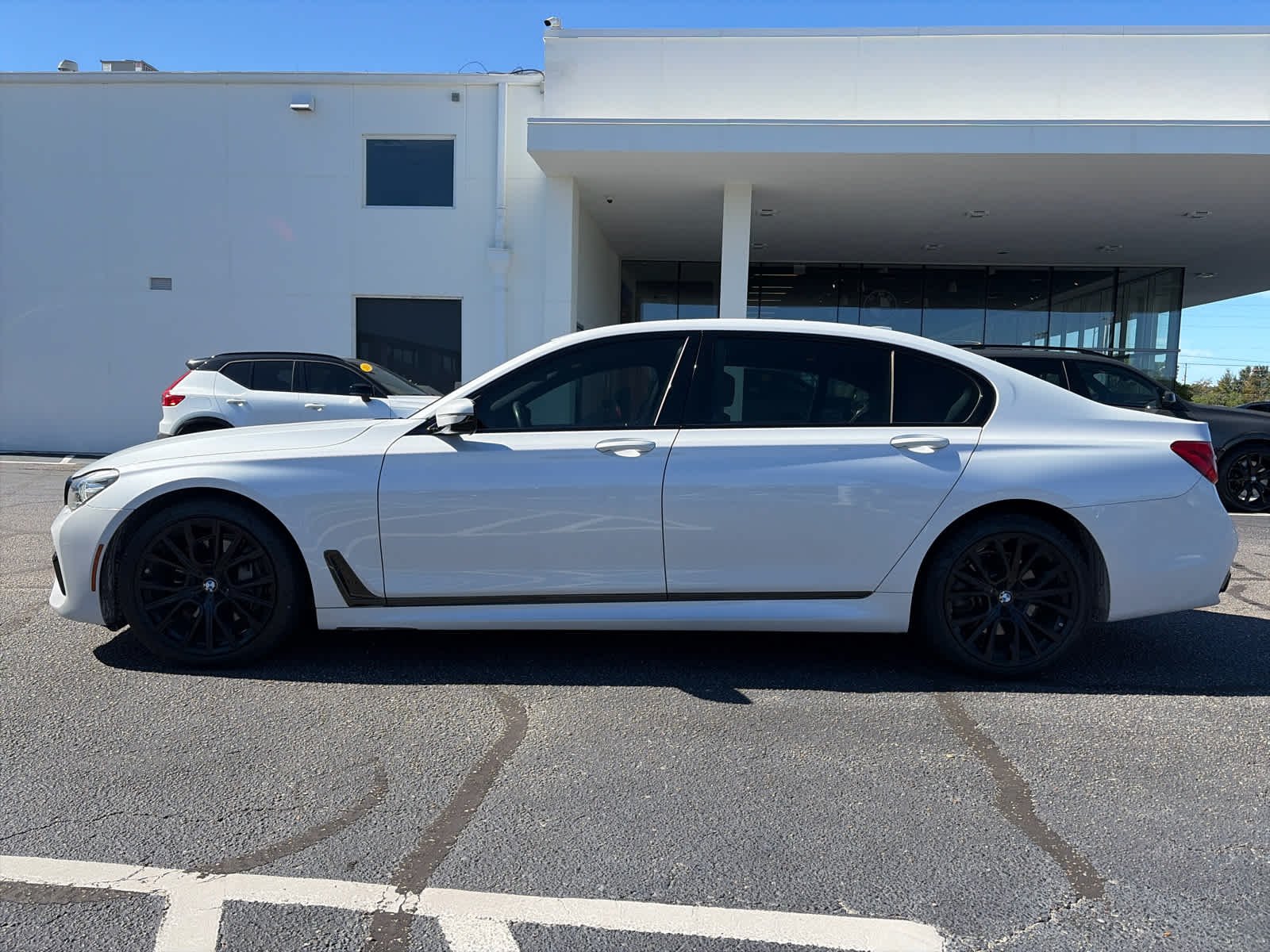 Used 2019 Mineral White Metallic BMW 740i image 5