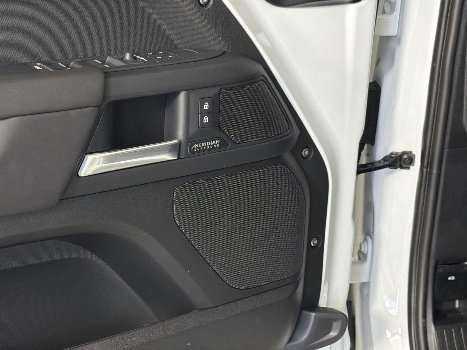2026 Land Rover Defender X-Dynamic SE - Photo 20