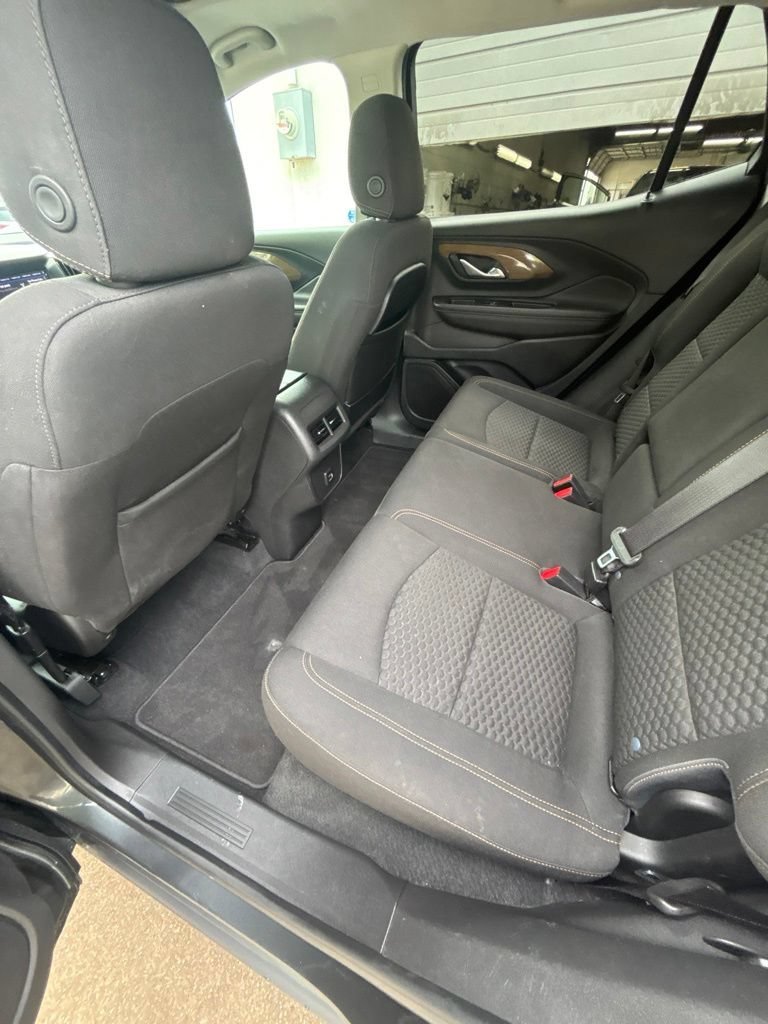 Used 2020 GRAPHITE GRAY METALLIC GMC SLE image 15