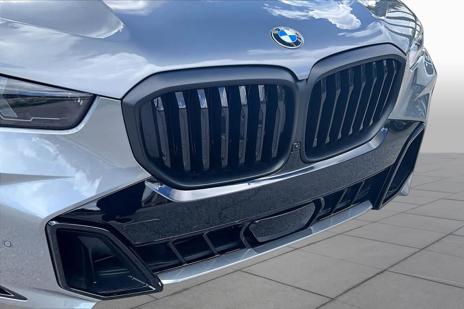 Used 2026 Skyscraper Grey Metallic BMW xDrive40i image 28