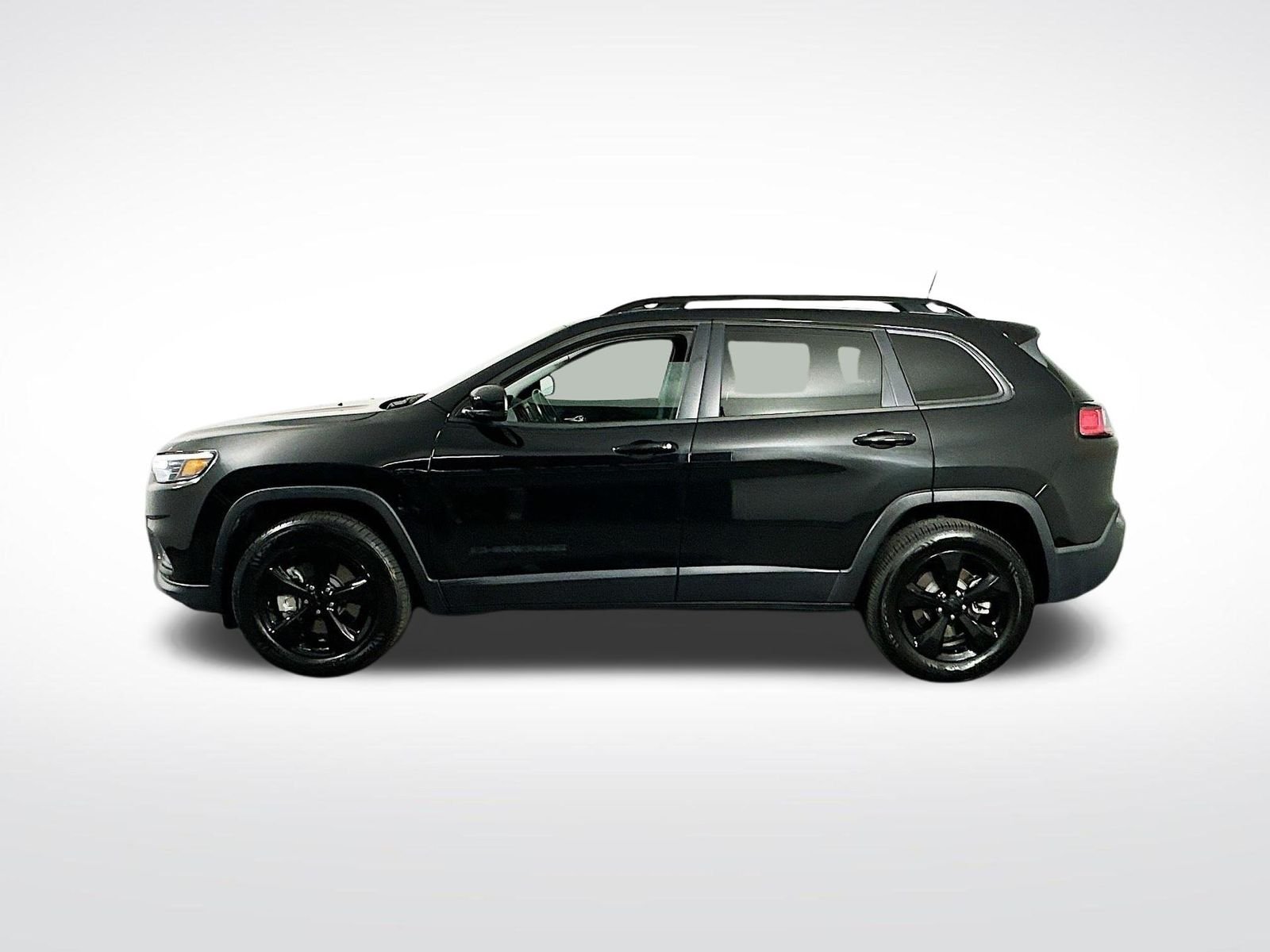 Used 2020 Diamond Black Crystal Pearlcoat Jeep Latitude Plus image 5