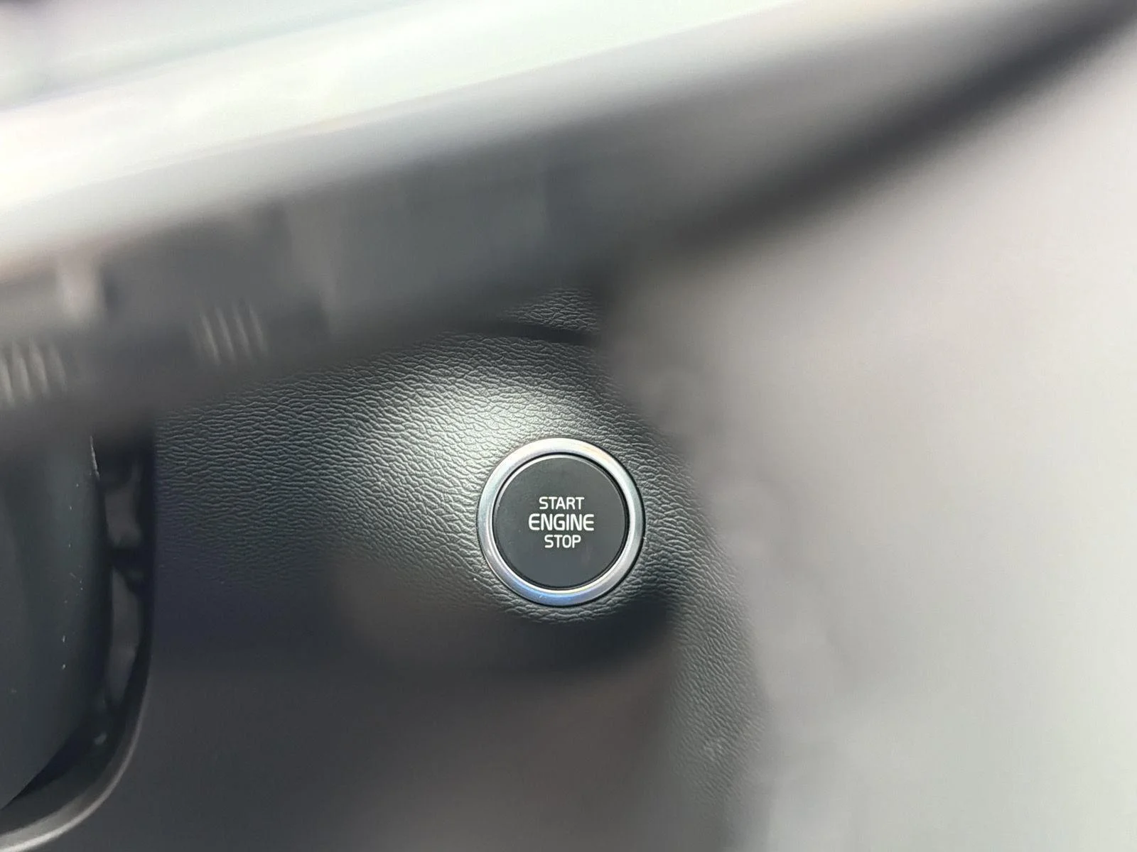 Used 2024 Vapor Grey Metallic Volvo Ultimate Bright Theme image 19