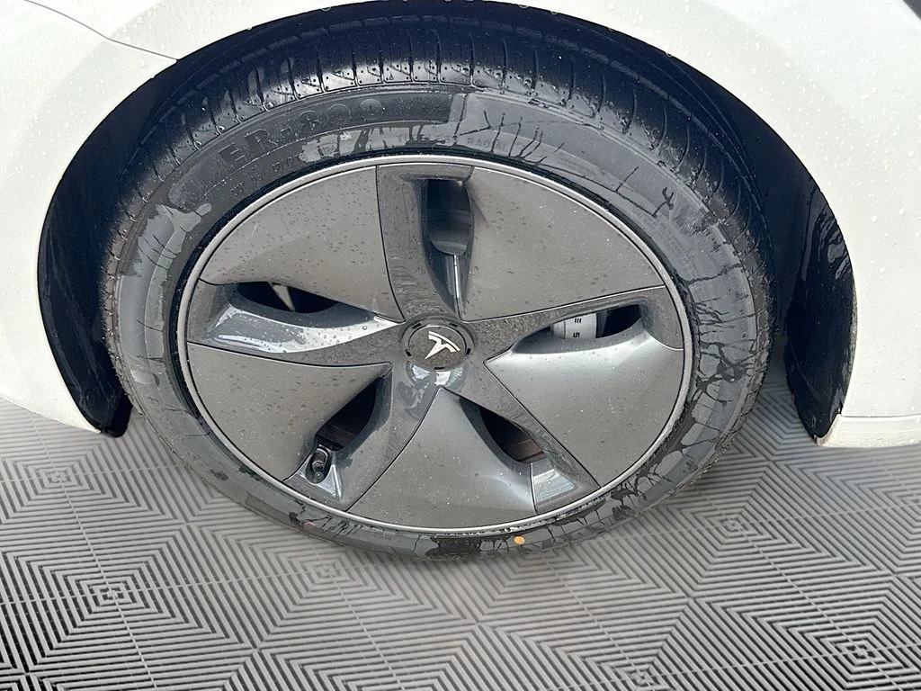 Used 2023 White Tesla Base image 29