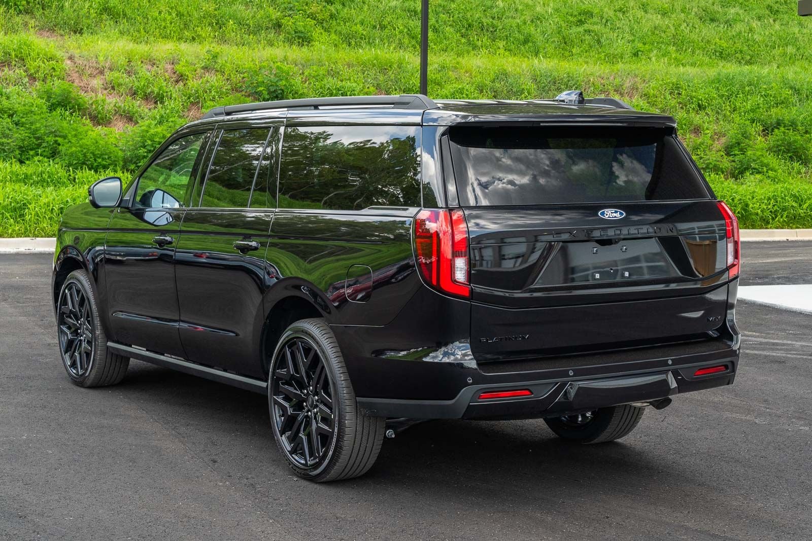 New 2027 Agate Black Metallic Ford MAX Platinum image 3