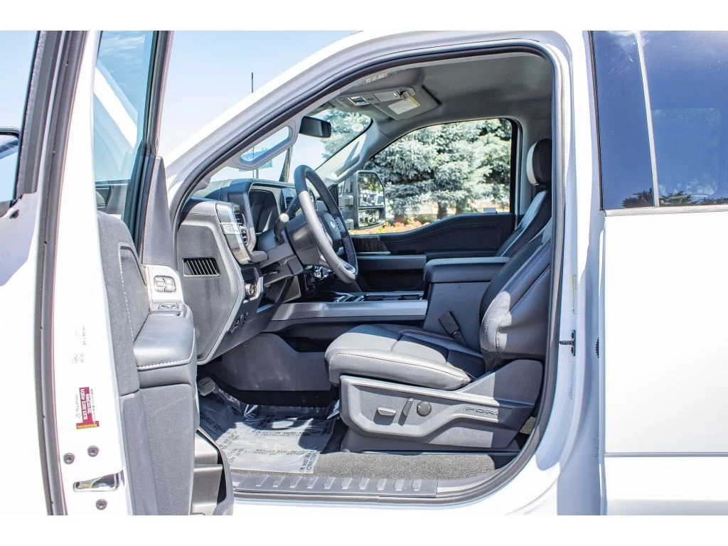 New 2026 Oxford White Ford LARIAT image 33