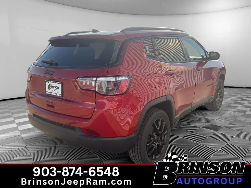 New 2026 Red Hot Pearlcoat Jeep Latitude Altitude image 5