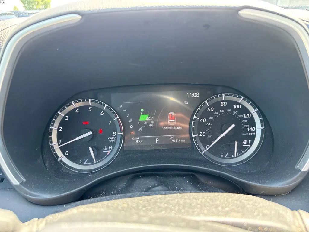 Used 2020 White Toyota XLE image 4