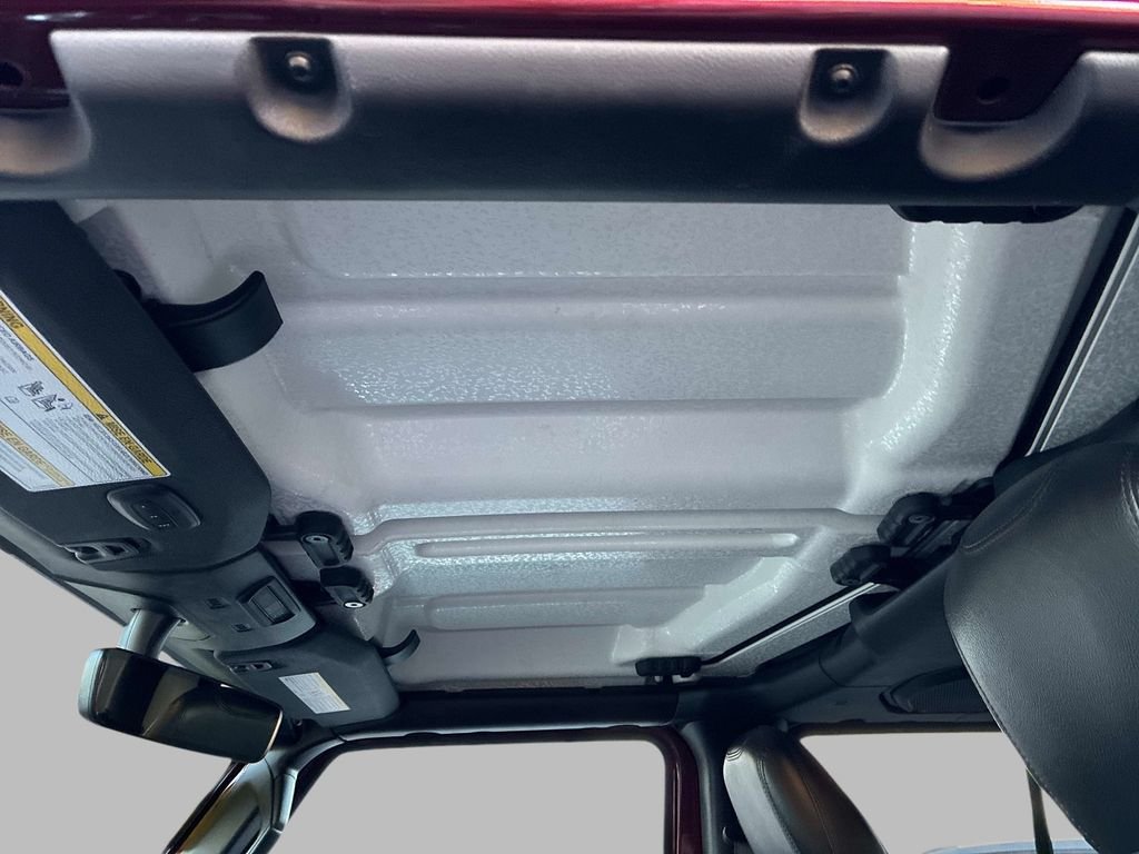 Used 2021  Jeep Overland image 21