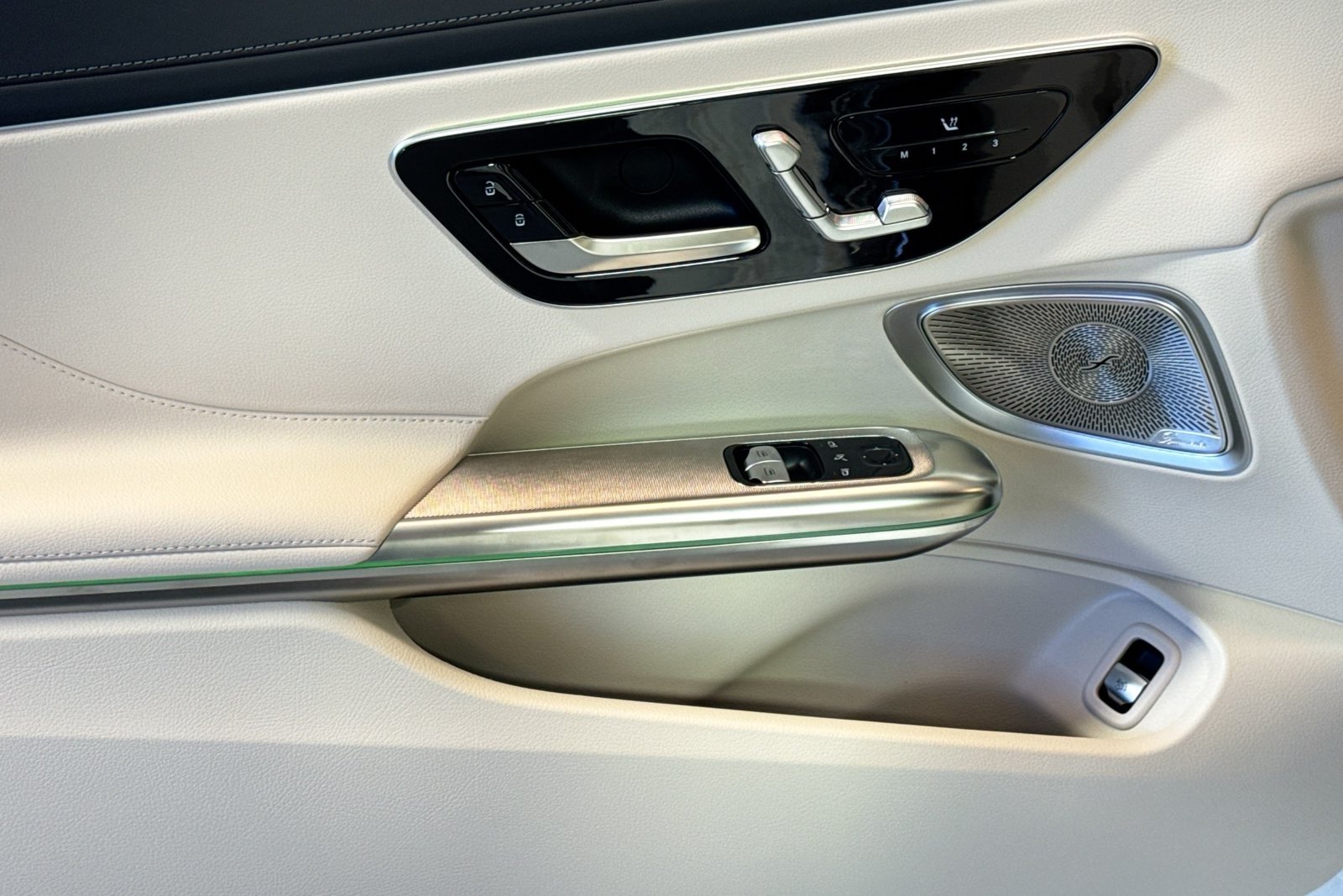 New 2026 Polar White Mercedes-Benz CLE 300 image 16