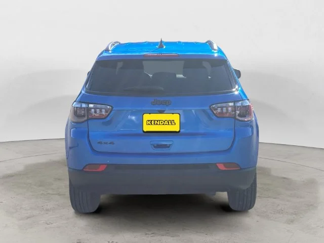 New 2026 Hydro Blue Pearl-Coat Exterior Paint Jeep Latitude image 5