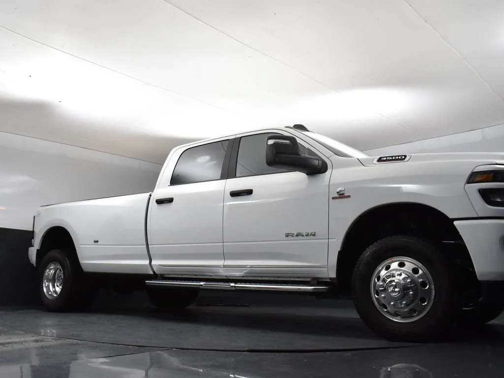 New 2026 Bright White Clear-Coat Exterior Paint RAM Big Horn image 44