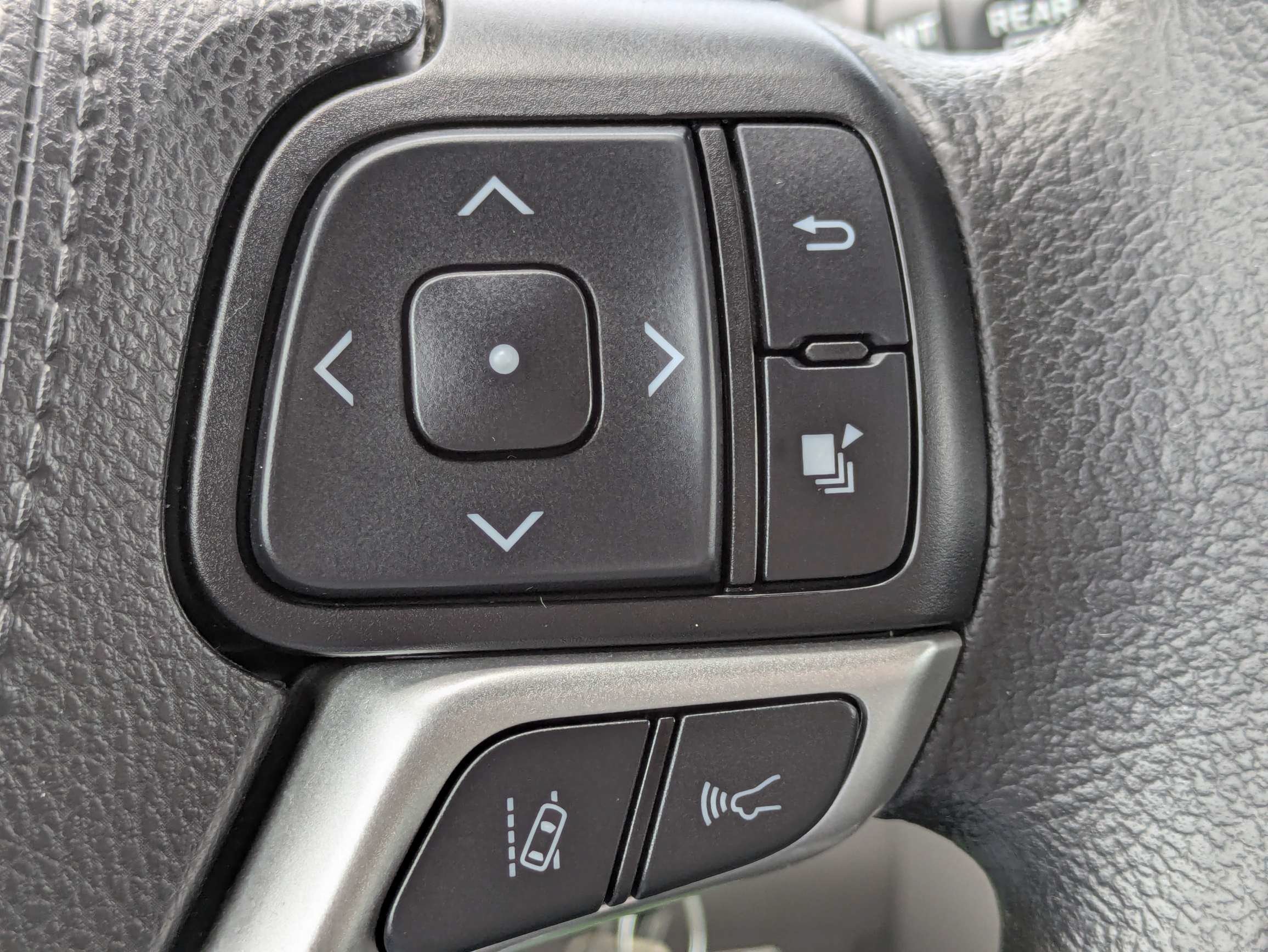 Used 2019 Alumina Jade Metallic Toyota LE image 30