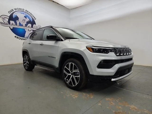 New 2025 Silver Zynith Metallic Clear-Coat Exterior Paint Jeep Limited image 3
