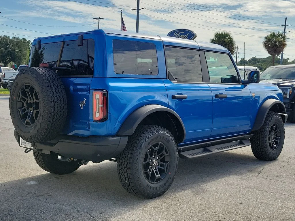 New 2026 Velocity Blue Metallic Ford Badlands® image 5