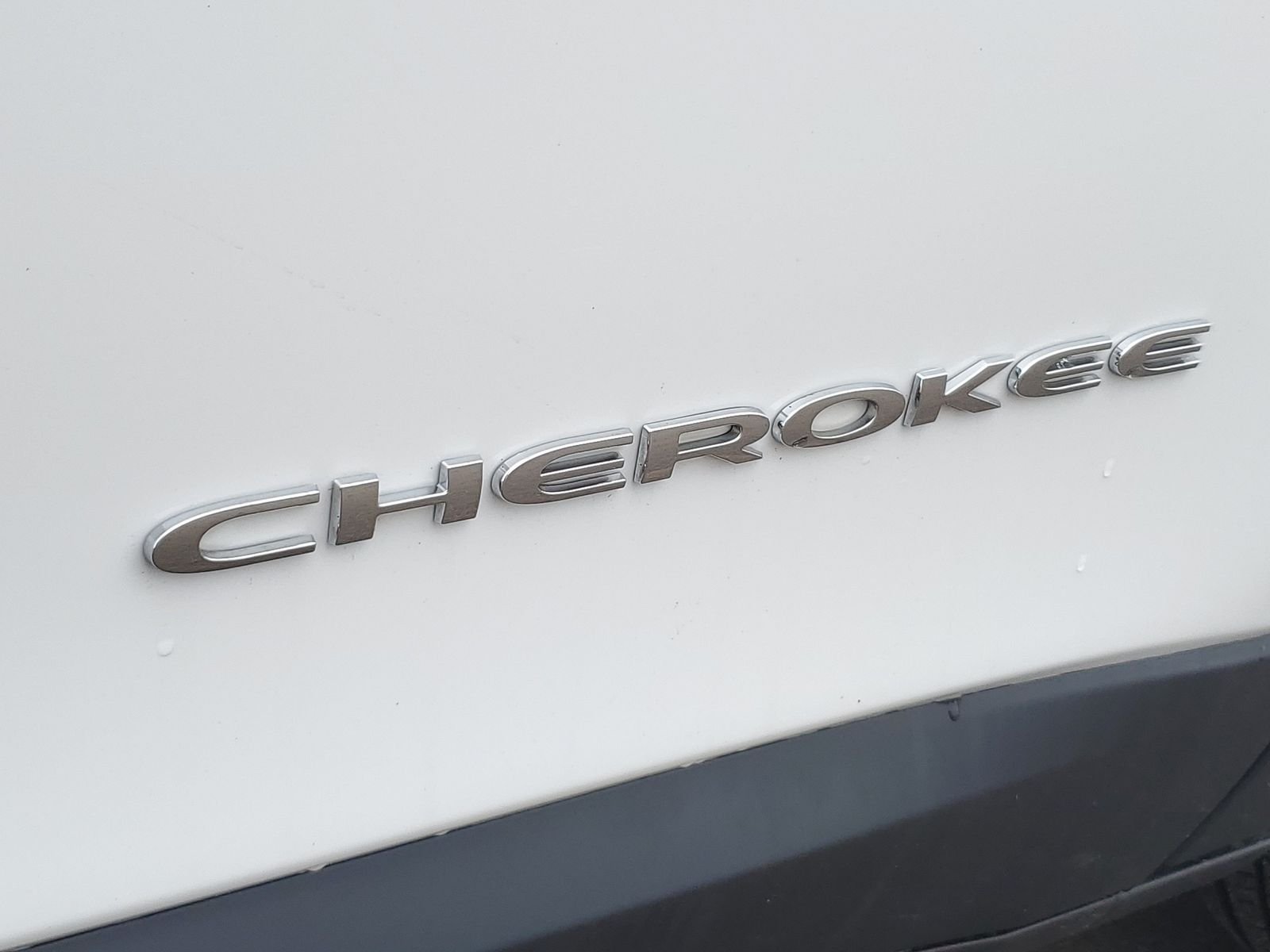 Used 2020 White Jeep Latitude Plus image 6
