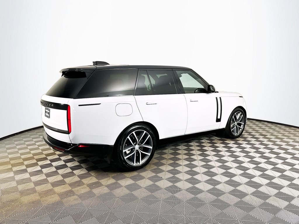 Used 2025 White Land Rover SE image 7