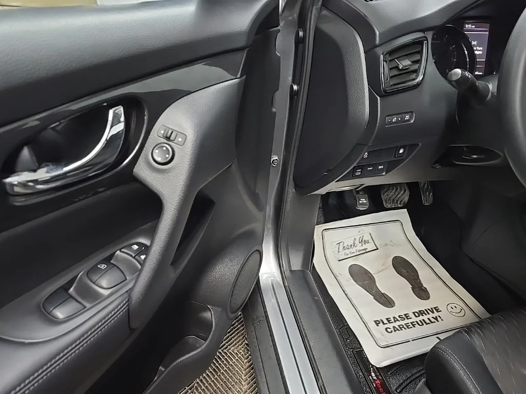 Used 2018 Gray Nissan S image 27