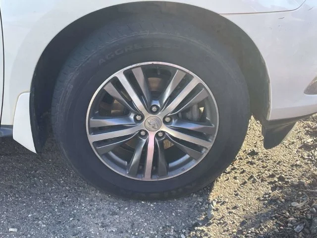 Used 2019 Majestic White INFINITI LUXE image 9
