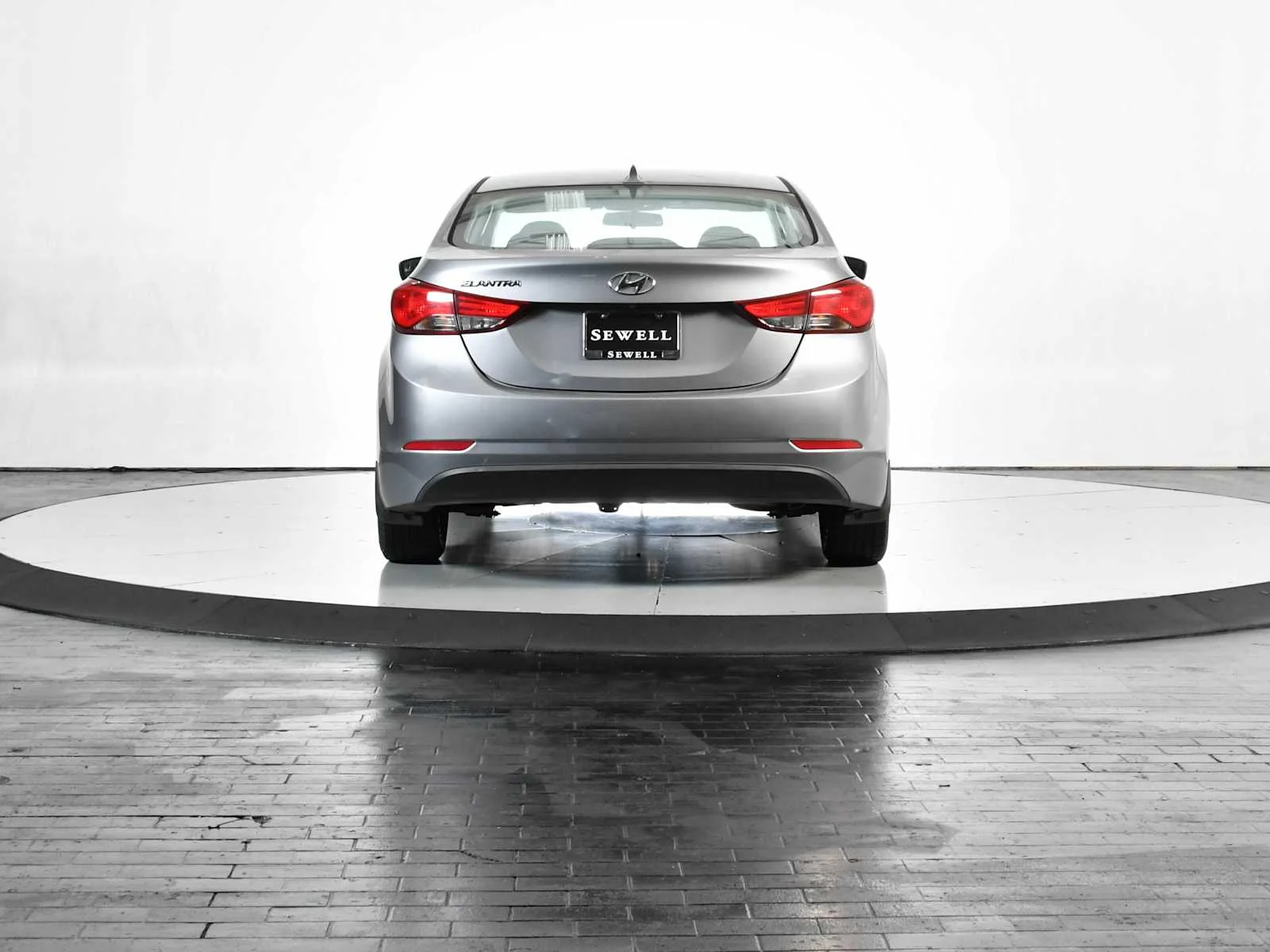 Used 2015 Shale Gray Metallic Hyundai SE image 5