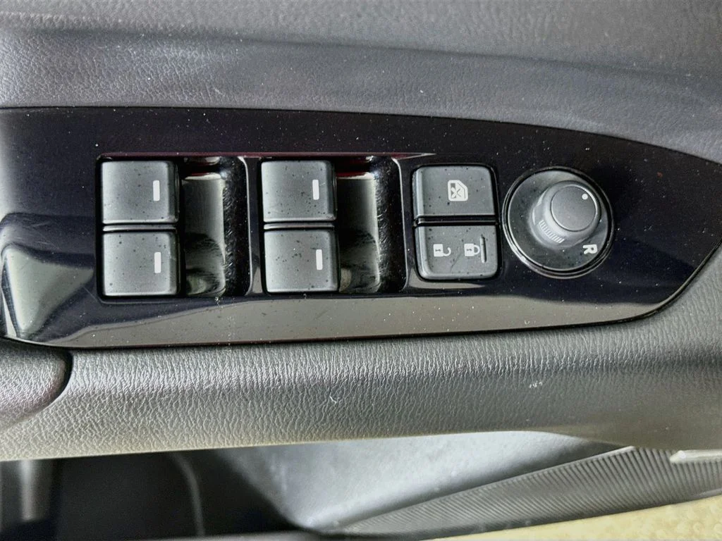 Used 2021 Snowflake White Pearl Mica Mazda Touring image 16
