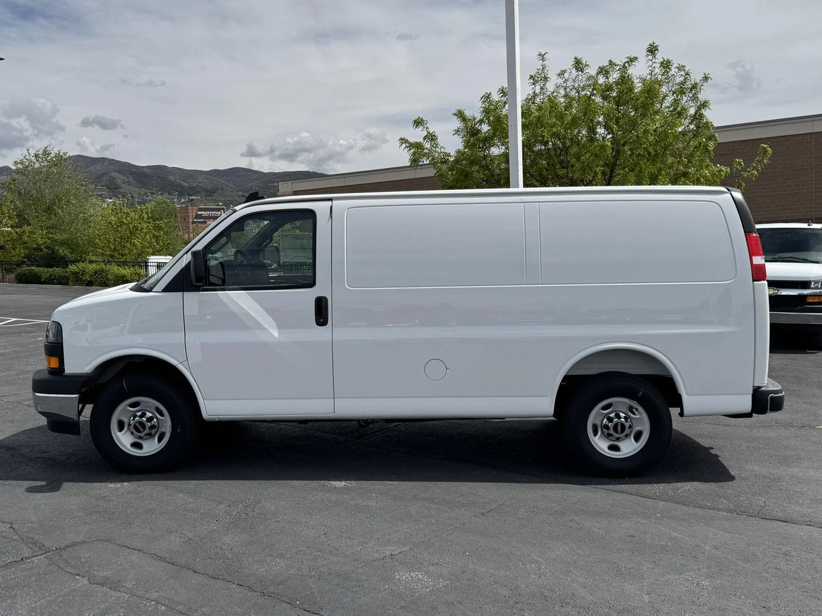2025 GMC Savana Cargo Work Van - Photo 7