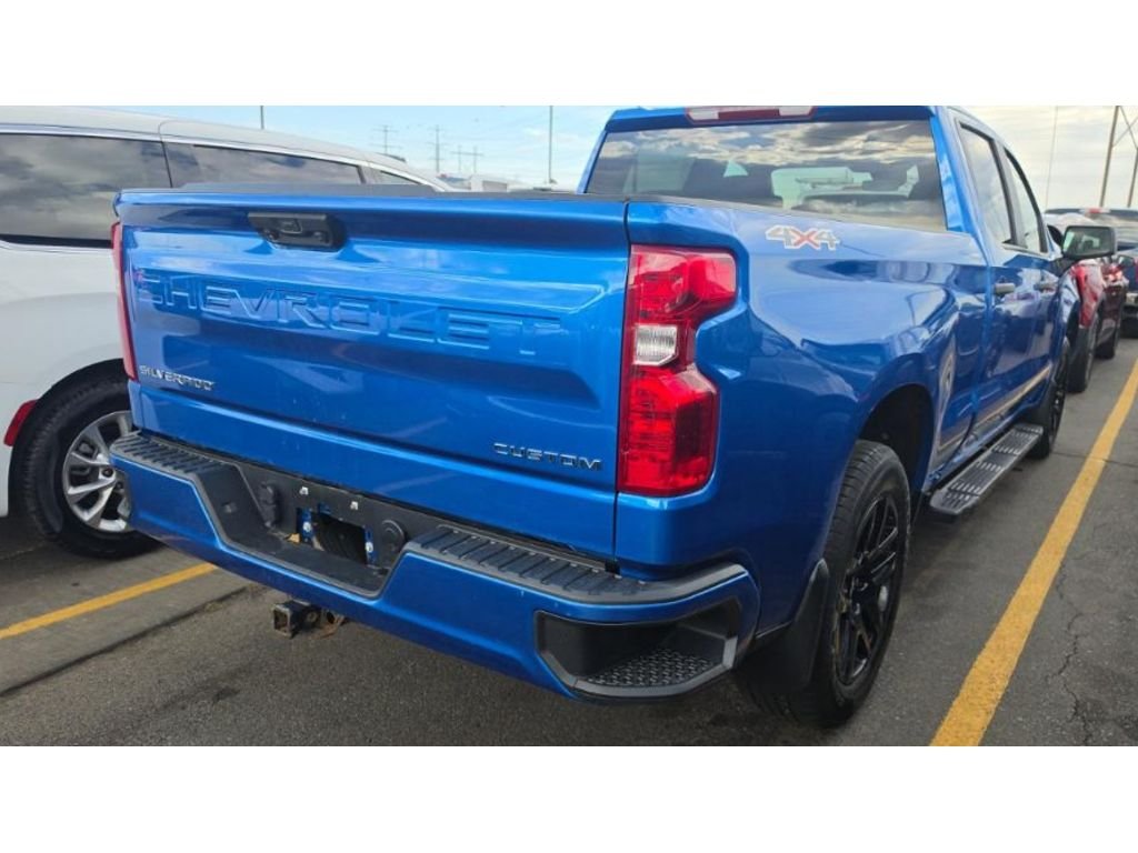 Used 2023 Blue Chevrolet Custom image 9
