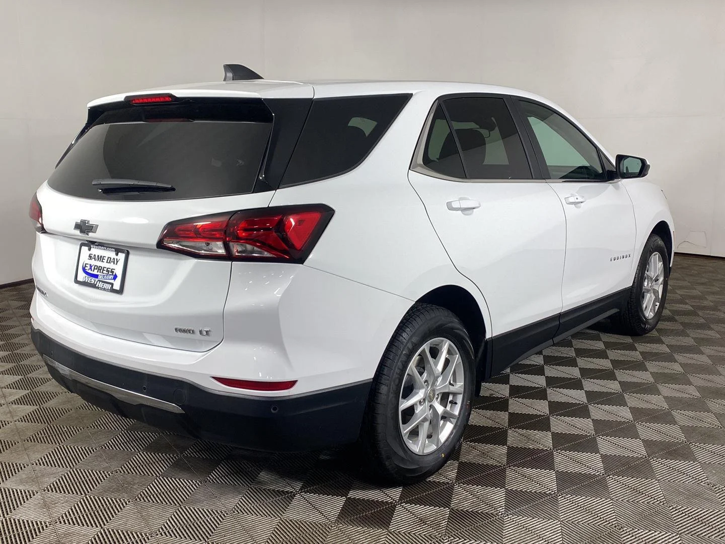 Used 2024 Summit White Chevrolet LT image 5
