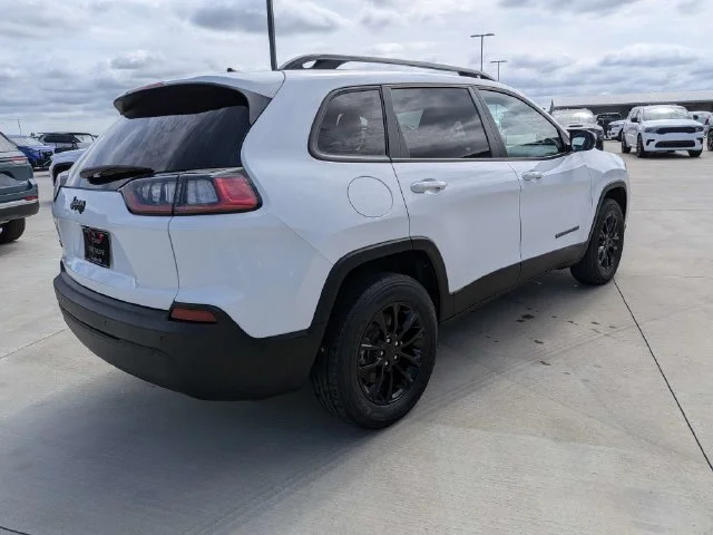 Used 2023 White Jeep Altitude image 4