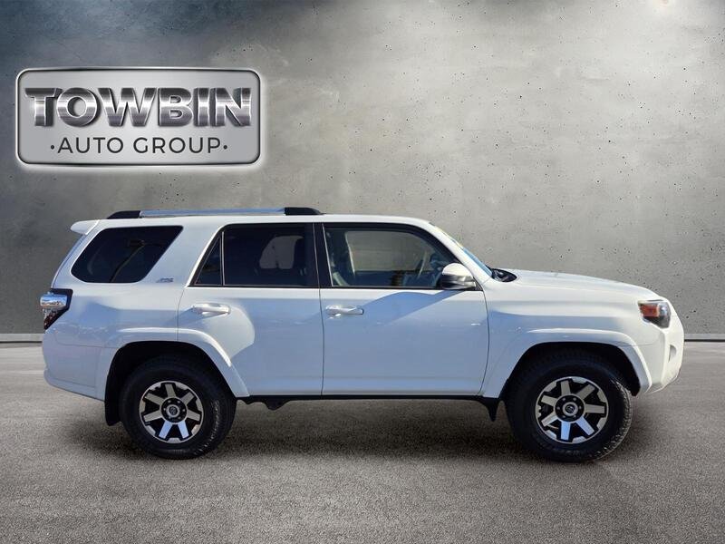 Used 2021 White Toyota SR5 image 3