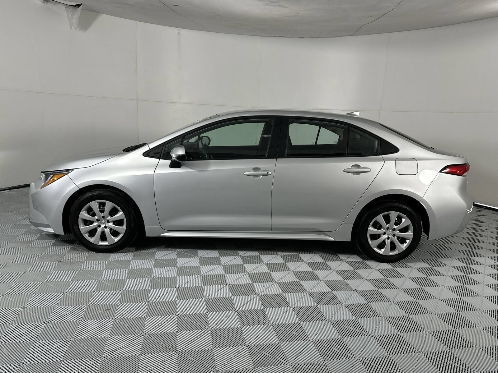 Used 2025 Silver Toyota LE image 5