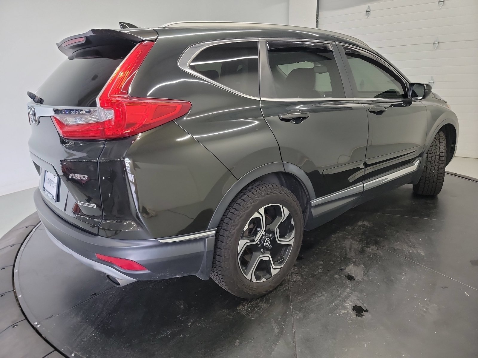 Used 2017 Crystal Black Pearl Honda Touring image 8