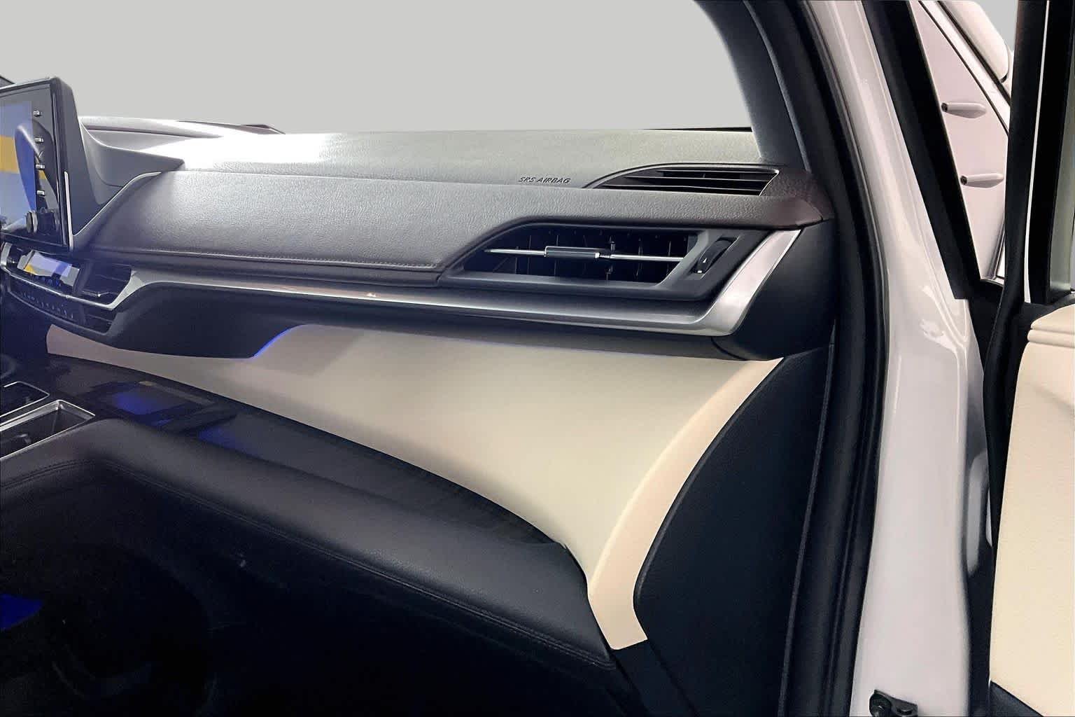 2021 Toyota Sienna Platinum - Photo 18