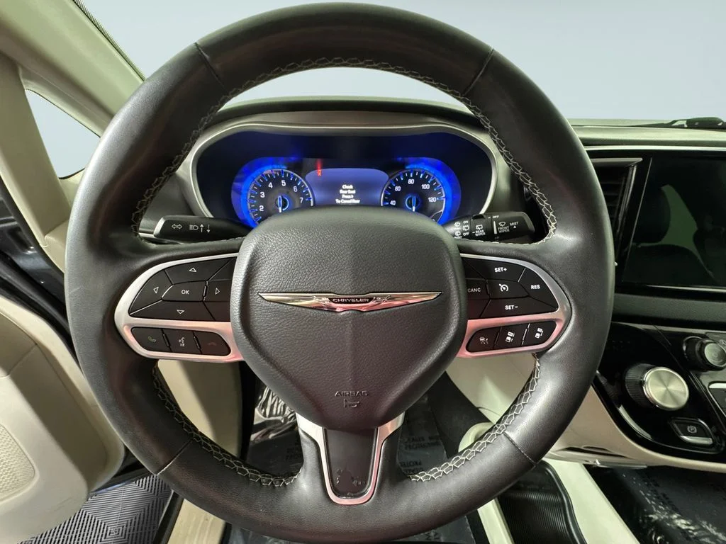 Used 2023 Brilliant Black Crystal Pearlcoat Chrysler Touring L image 28
