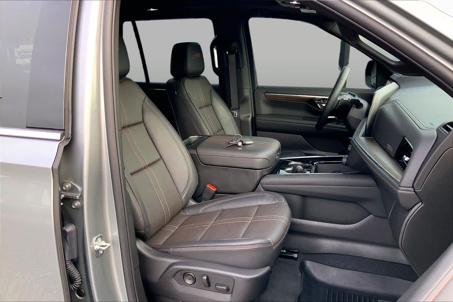 Used 2025 Sterling Gray Metallic Chevrolet High Country image 9