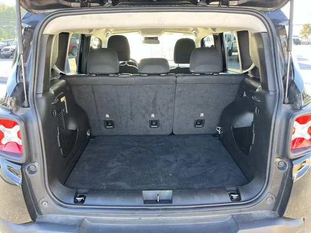 Used 2023 Black Jeep Latitude image 18