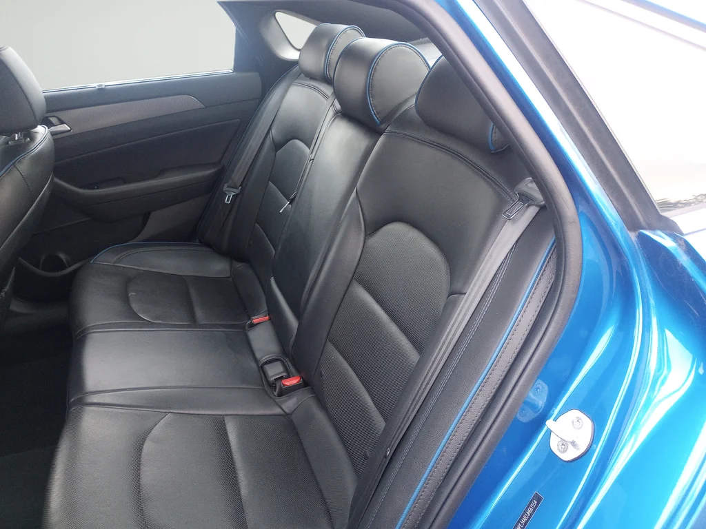 Used 2018 Blue Hyundai Limited image 26