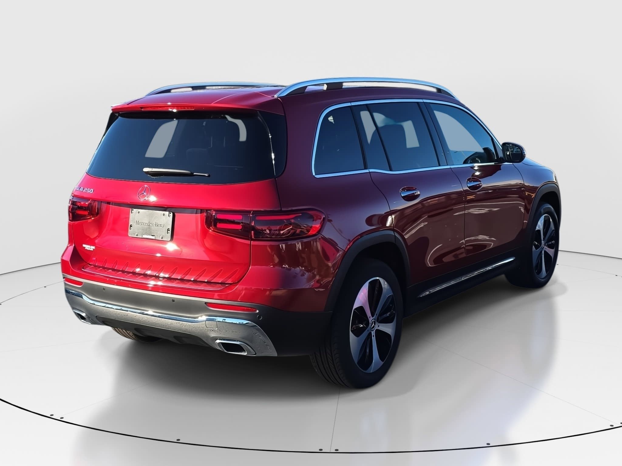 New 2026 MANUFAKTUR Patagonia Red Metallic Mercedes-Benz GLB250 image 5