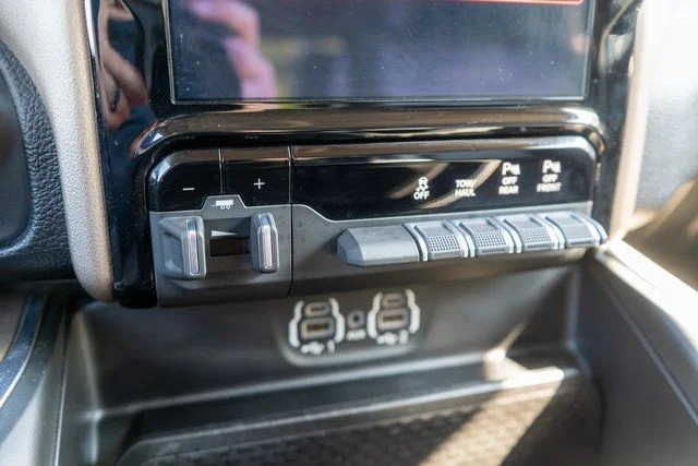 Used 2021 Silver Ram Laramie image 33