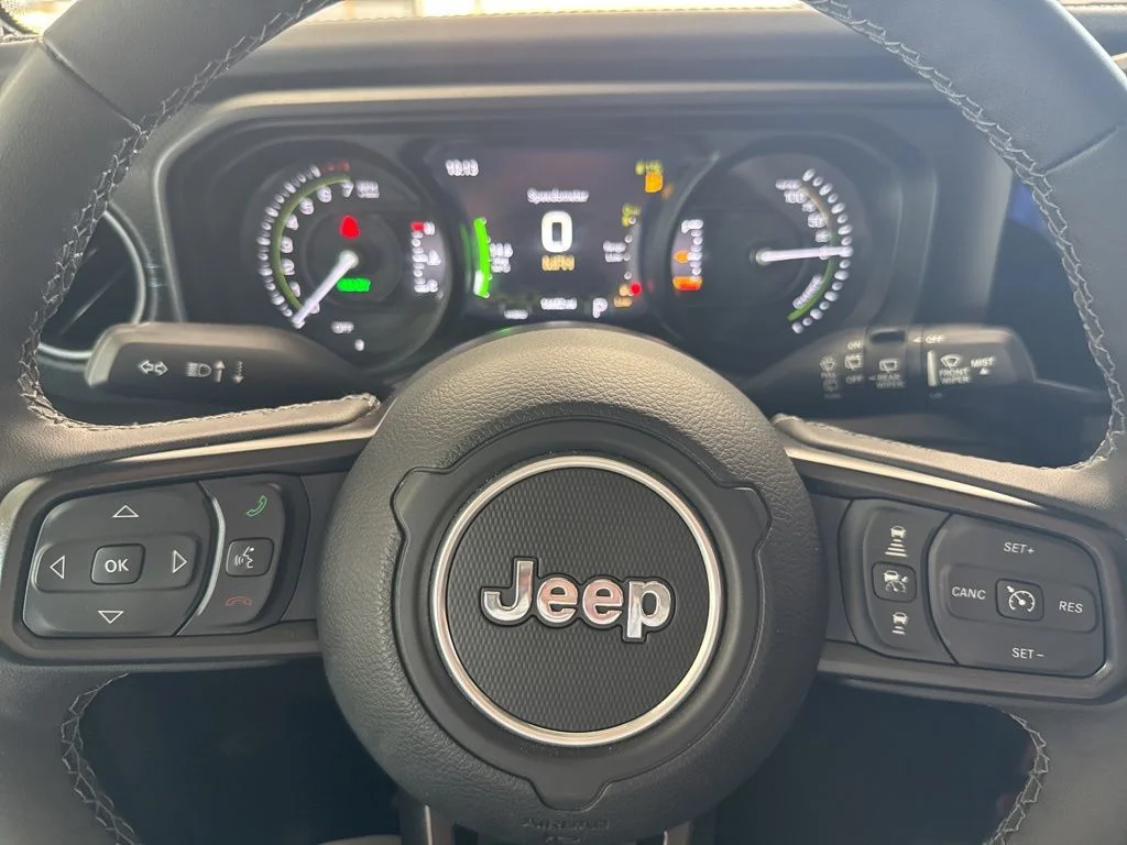 Used 2025 Gray Jeep Rubicon 4xe image 21